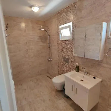 Hotell Serene 3-bed With Pool, Stunning Views & Access In 4*
